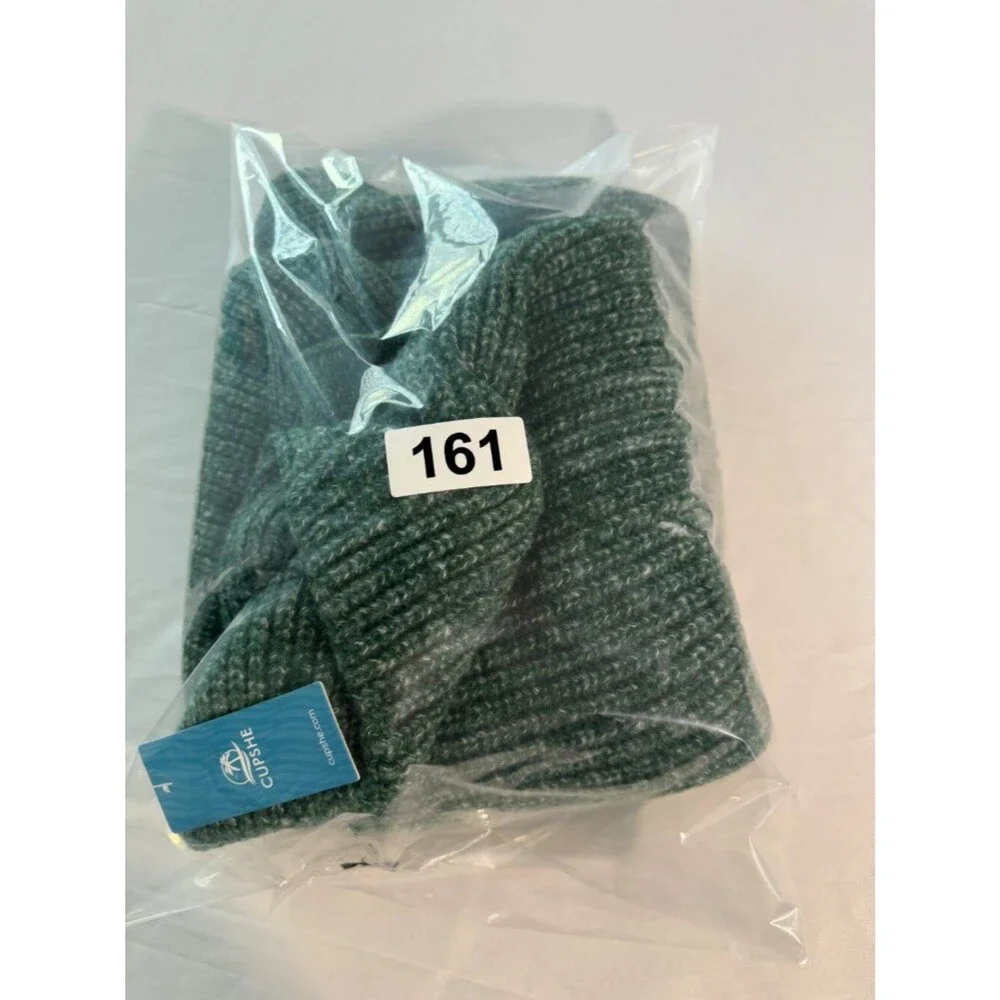 Cupshe Green Chunky Knit Sweater NWT Size Large V Neck Slouchy Cozy Pullover
